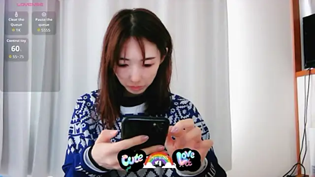 Snapshot of Love_me_Eri_ chatting on November 2, 5:43 am Love me Eri online show from November 2, 5:43 am