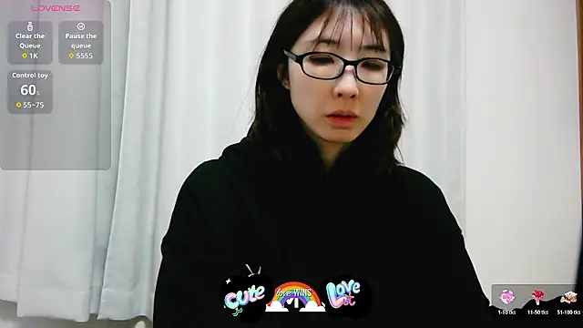 Snapshot of Love_me_Eri_ chatting on December 20, 7:37 am Love me Eri online show from December 20, 7:37 am