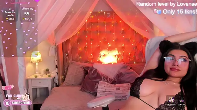 Snapshot of Ellie_Jhonson__ chatting on March 8, 5:11 pm Ellie Jhonson   online show from March 8, 5:11 pm