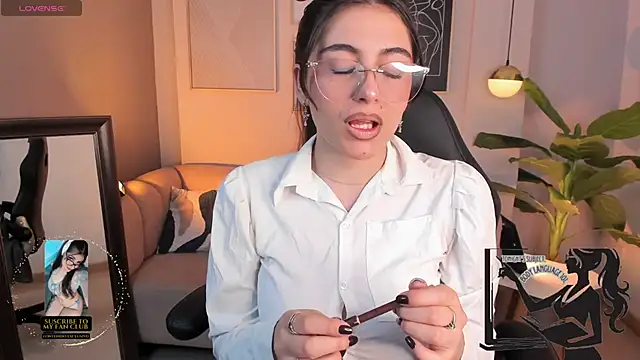 Snapshot of Ellie_Jhonson__ chatting on October 27, 12:04 am Ellie Jhonson   online show from October 27, 12:04 am