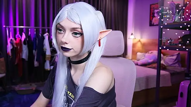 HolliWould  online show from February 26, 10:58 am