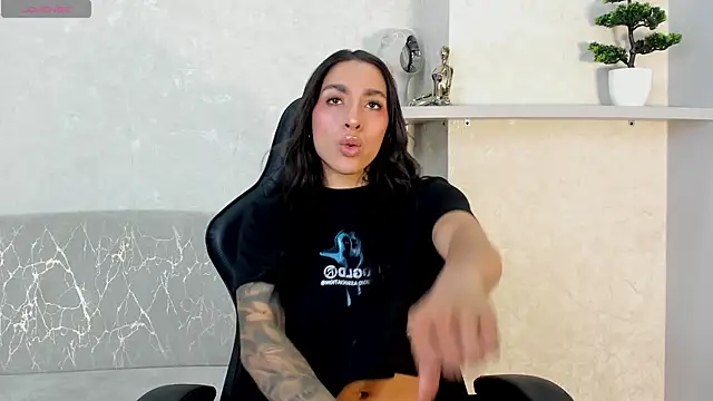 KAYLA BATISTA online show from July 12, 1:35 pm