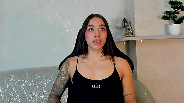KAYLA BATISTA online show from July 19, 3:05 pm