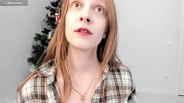 Snapshot of SolarAlice chatting on December 4, 9:02 pm SolarAlice online show from December 4, 9:02 pm