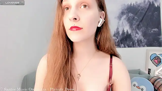 Snapshot of SolarAlice chatting on March 19, 6:34 pm SolarAlice online show from March 19, 6:34 pm