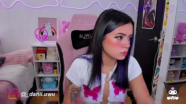 CuteDani  online show from March 5, 6:01 pm