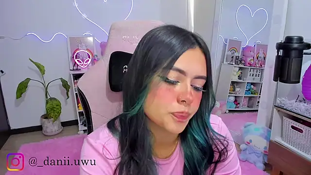 CuteDani  online show from February 12, 2:34 pm