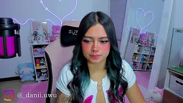 CuteDani  online show from May 1, 7:35 am