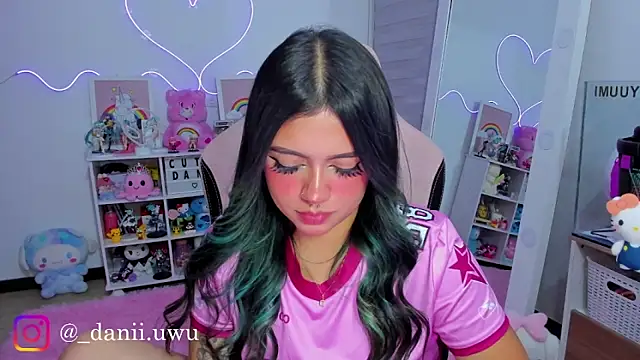 CuteDani  online show from June 6, 5:12 am