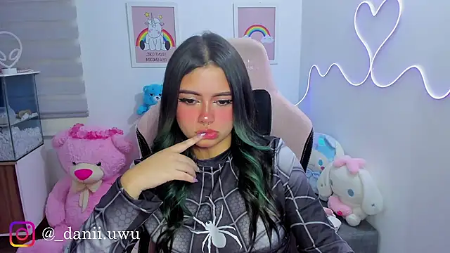 CuteDani  online show from June 13, 3:59 am