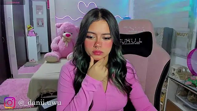 Snapshot of CuteDani_ chatting on July 15, 1:55 am CuteDani online show from July 15, 1:55 am