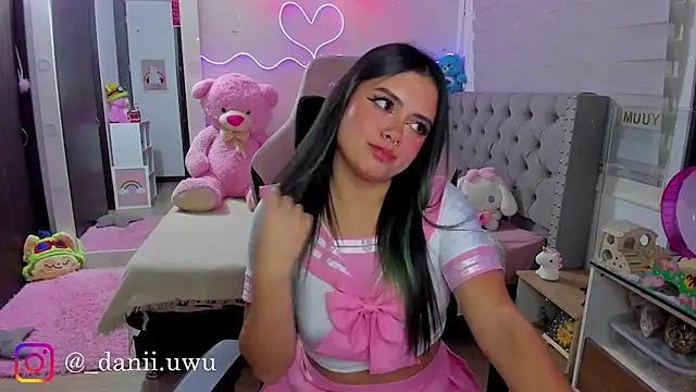 Snapshot of CuteDani_ chatting on July 25, 8:34 am CuteDani online show from July 25, 8:34 am