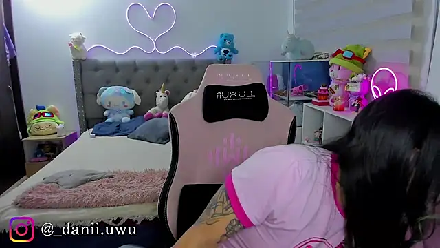 Snapshot of CuteDani_ chatting on August 4, 4:48 am CuteDani online show from August 4, 4:48 am
