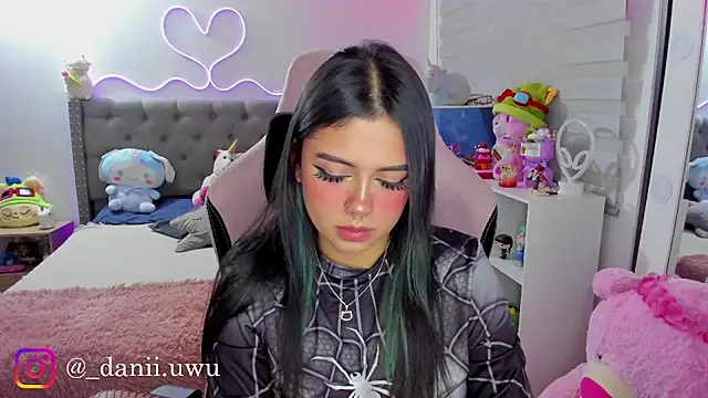 Snapshot of CuteDani_ chatting on August 6, 4:36 am CuteDani online show from August 6, 4:36 am
