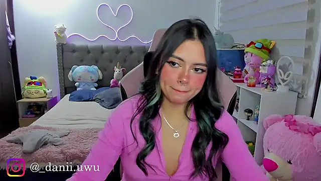 Snapshot of CuteDani_ chatting on August 8, 4:47 am CuteDani online show from August 8, 4:47 am