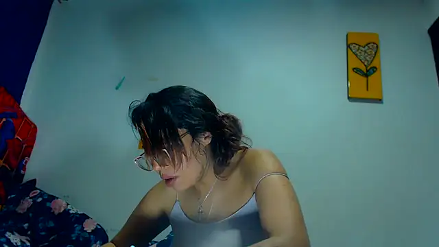 Snapshot of AmaraRoberts420 chatting on December 6, 8:51 pm AmaraRoberts420 online show from December 6, 8:51 pm