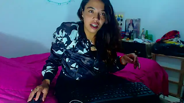 Snapshot of AmaraRoberts420 chatting on December 14, 4:56 am AmaraRoberts420 online show from December 14, 4:56 am