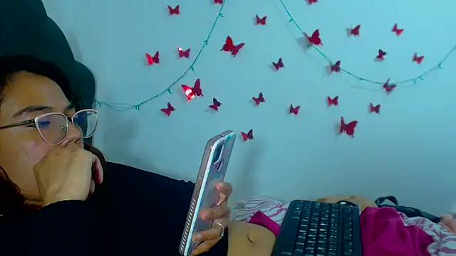 Snapshot of AmaraRoberts420 chatting on December 16, 4:02 am AmaraRoberts420 online show from December 16, 4:02 am