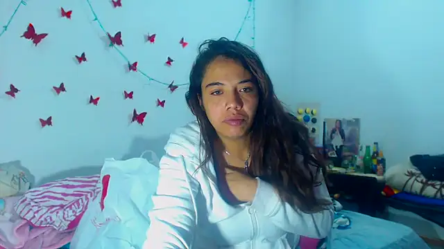 Snapshot of AmaraRoberts420 chatting on December 17, 10:43 pm AmaraRoberts420 online show from December 17, 10:43 pm