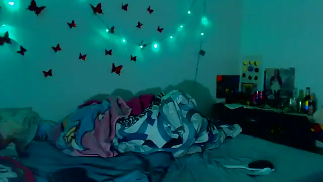 Snapshot of AmaraRoberts420 chatting on December 18, 1:48 am AmaraRoberts420 online show from December 18, 1:48 am