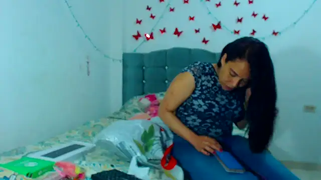 Snapshot of AmaraRoberts420 chatting on January 23, 1:19 am AmaraRoberts420 online show from January 23, 1:19 am