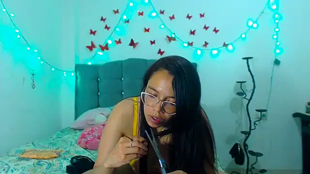 Snapshot of AmaraRoberts420 chatting on February 3, 3:53 am AmaraRoberts420 online show from February 3, 3:53 am