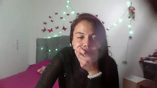 Snapshot of AmaraRoberts420 chatting on March 3, 12:04 am AmaraRoberts420 online show from March 3, 12:04 am