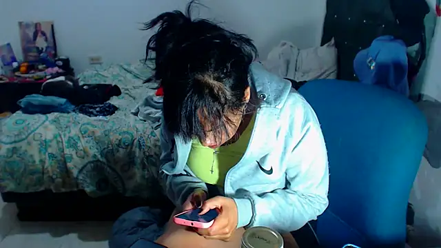 Snapshot of AmaraRoberts420 chatting on September 27, 4:17 am AmaraRoberts420 online show from September 27, 4:17 am