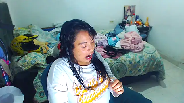 Snapshot of AmaraRoberts420 chatting on October 22, 2:12 am AmaraRoberts420 online show from October 22, 2:12 am