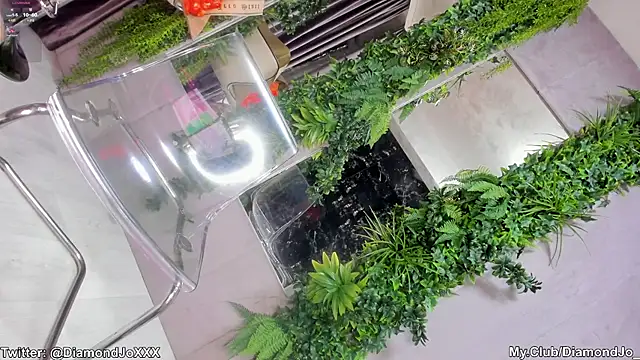 Snapshot of DiamondJo_ chatting on December 6, 4:36 am DiamondJo online show from December 6, 4:36 am