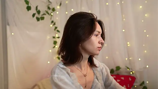 Snapshot of VivianLy_ chatting on January 15, 7:48 am VivianLy  online show from January 15, 7:48 am