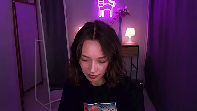 Snapshot of VivianLy_ chatting on February 14, 9:56 am VivianLy  online show from February 14, 9:56 am