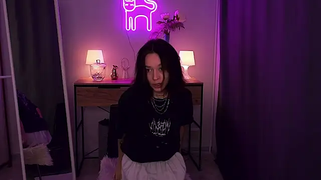 Snapshot of VivianLy_ chatting on February 16, 9:26 am VivianLy  online show from February 16, 9:26 am