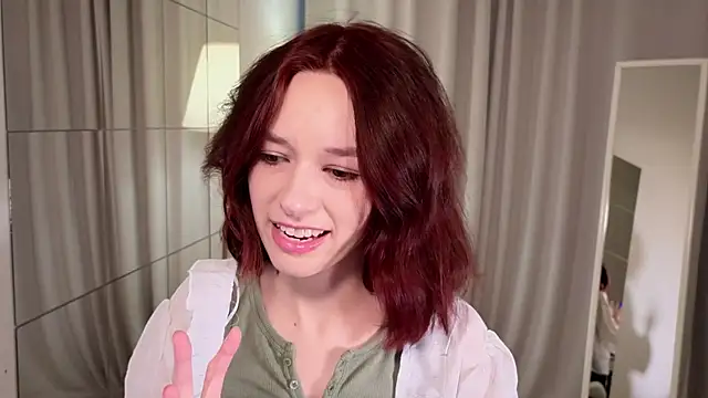 Snapshot of VivianLy_ chatting on March 12, 7:57 am VivianLy  online show from March 12, 7:57 am