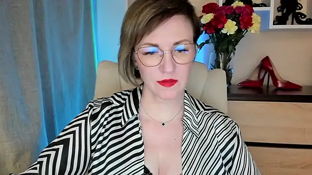 feliziaDesire online show from April 7, 1:00 pm