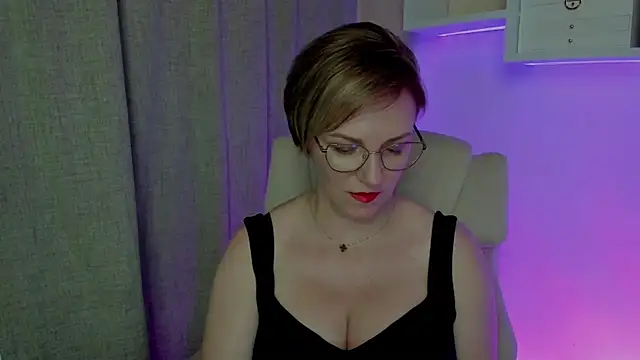 Snapshot of feliziaDesire chatting on August 9, 8:19 am feliziaDesire online show from August 9, 8:19 am