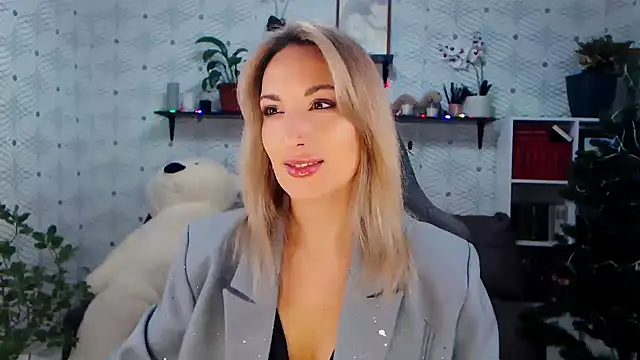 MillaXQueen online show from December 16, 3:28 pm