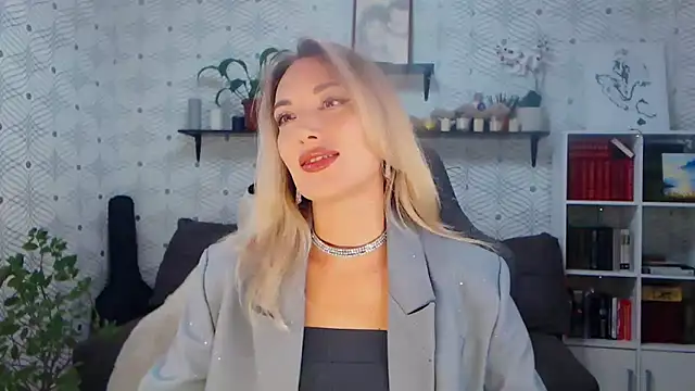 MillaXQueen online show from June 13, 1:20 pm