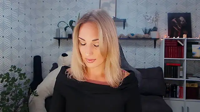 MillaXQueen online show from July 12, 3:14 pm
