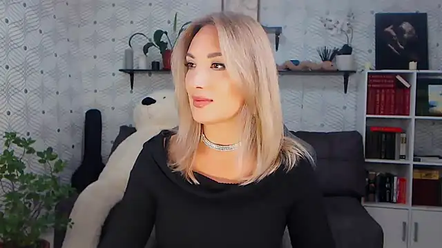 MillaXQueen online show from July 26, 12:56 pm