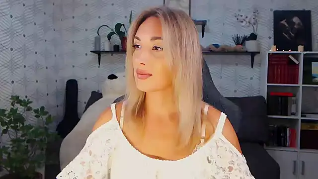 MillaXQueen online show from July 30, 3:22 pm