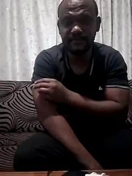 Snapshot of TheTwist chatting on February 3, 10:21 pm TheTwist online show from February 3, 10:21 pm