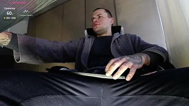 Snapshot of FindomJason chatting on January 29, 7:57 am FindomJason online show from January 29, 7:57 am