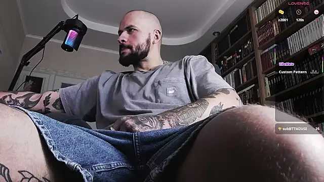 Snapshot of FindomJason chatting on October 3, 12:02 pm FindomJason online show from October 3, 12:02 pm