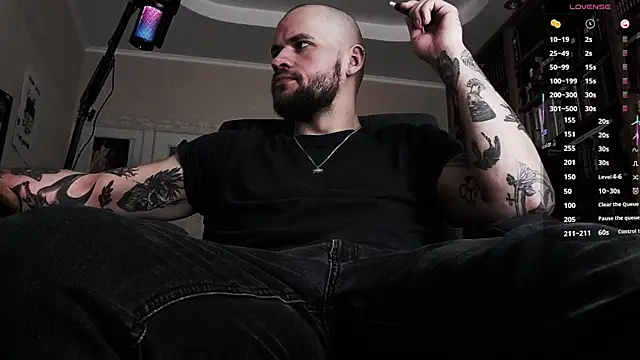 Snapshot of FindomJason chatting on December 3, 3:32 pm FindomJason online show from December 3, 3:32 pm