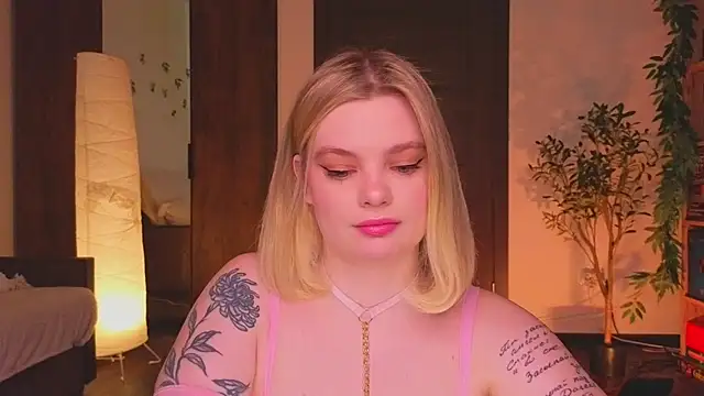 Snapshot of Hottie_Jane chatting on April 17, 11:24 am Hottie Jane online show from April 17, 11:24 am