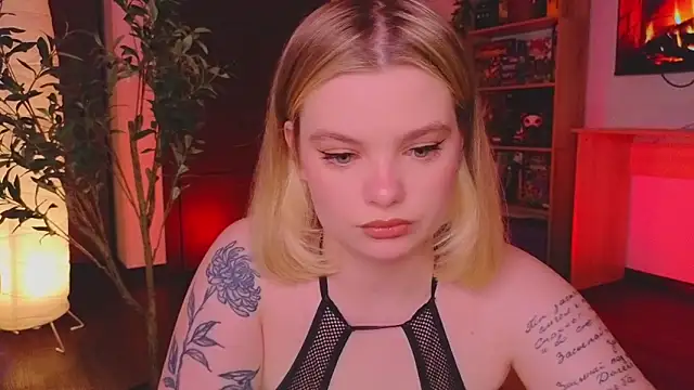 Snapshot of Hottie_Jane chatting on April 18, 5:11 am Hottie Jane online show from April 18, 5:11 am