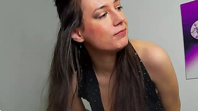 JuliaHunts online show from November 24, 5:40 am