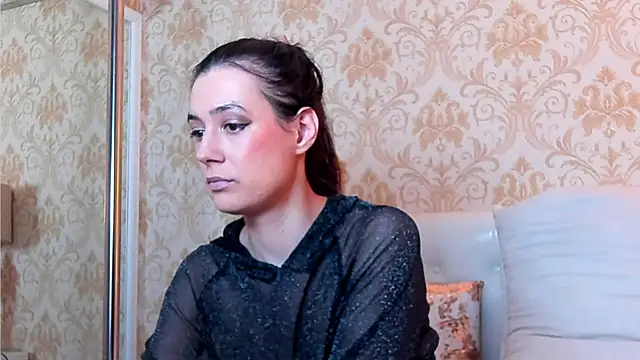 JuliaHunts online show from July 30, 1:32 pm