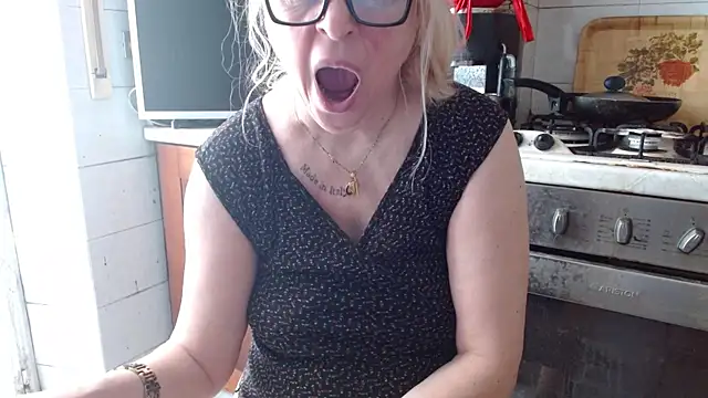 martachatte online show from April 26, 7:28 am